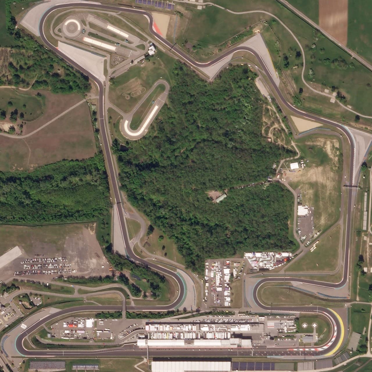 Satellite view of the Hungaroring circuit and its hillside setting in Mogyoród, Hungary