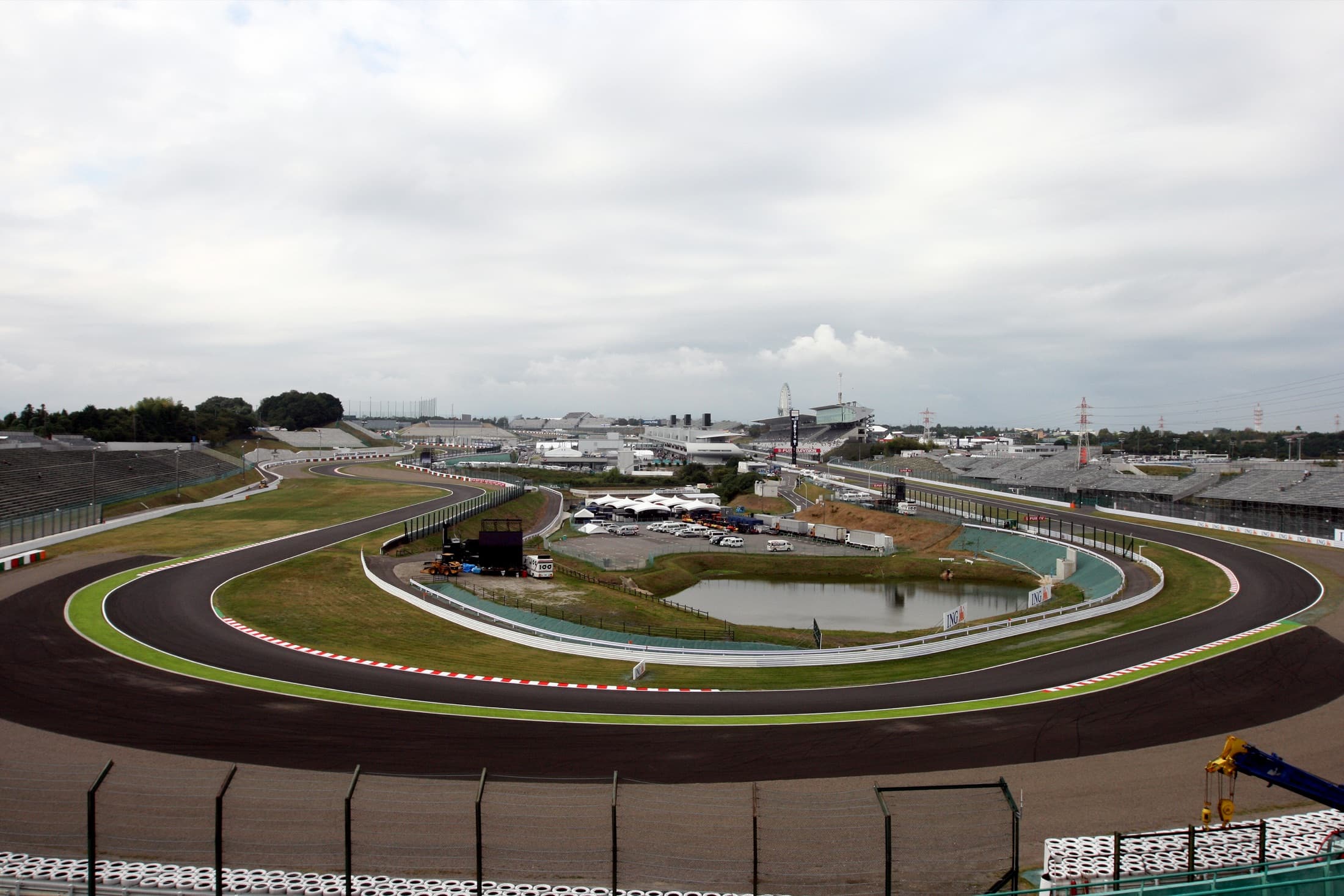 Suzuka Circuit's first corner and grandstands before the 2009 Japanese Grand Prix